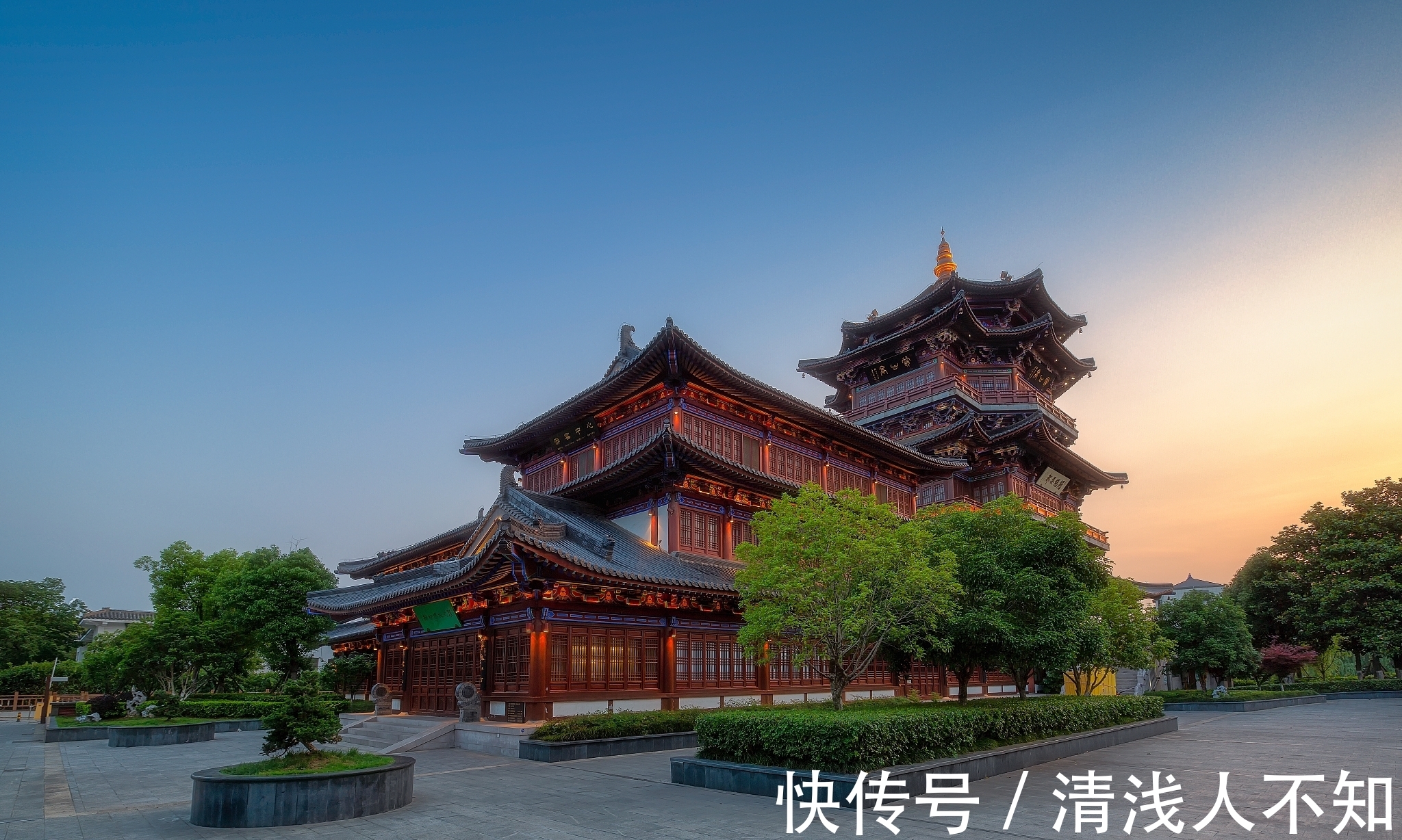 文翁$宋诗精华六首,其中有一首是苏轼的名作,相信您并不陌生