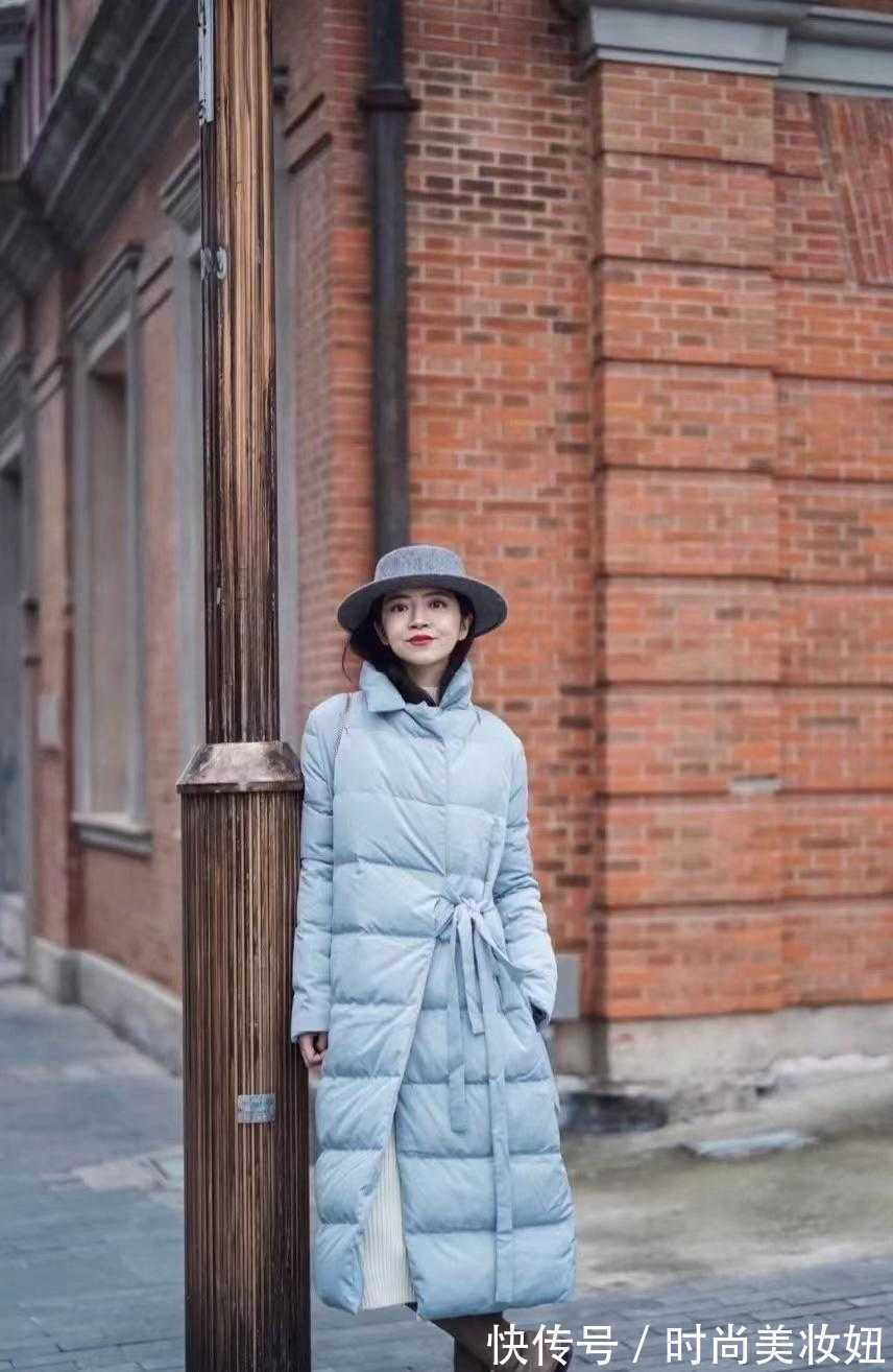 小姐姐|“长羽绒服”不一定要穿黑色,这3种颜色显气质又高级,太美了
