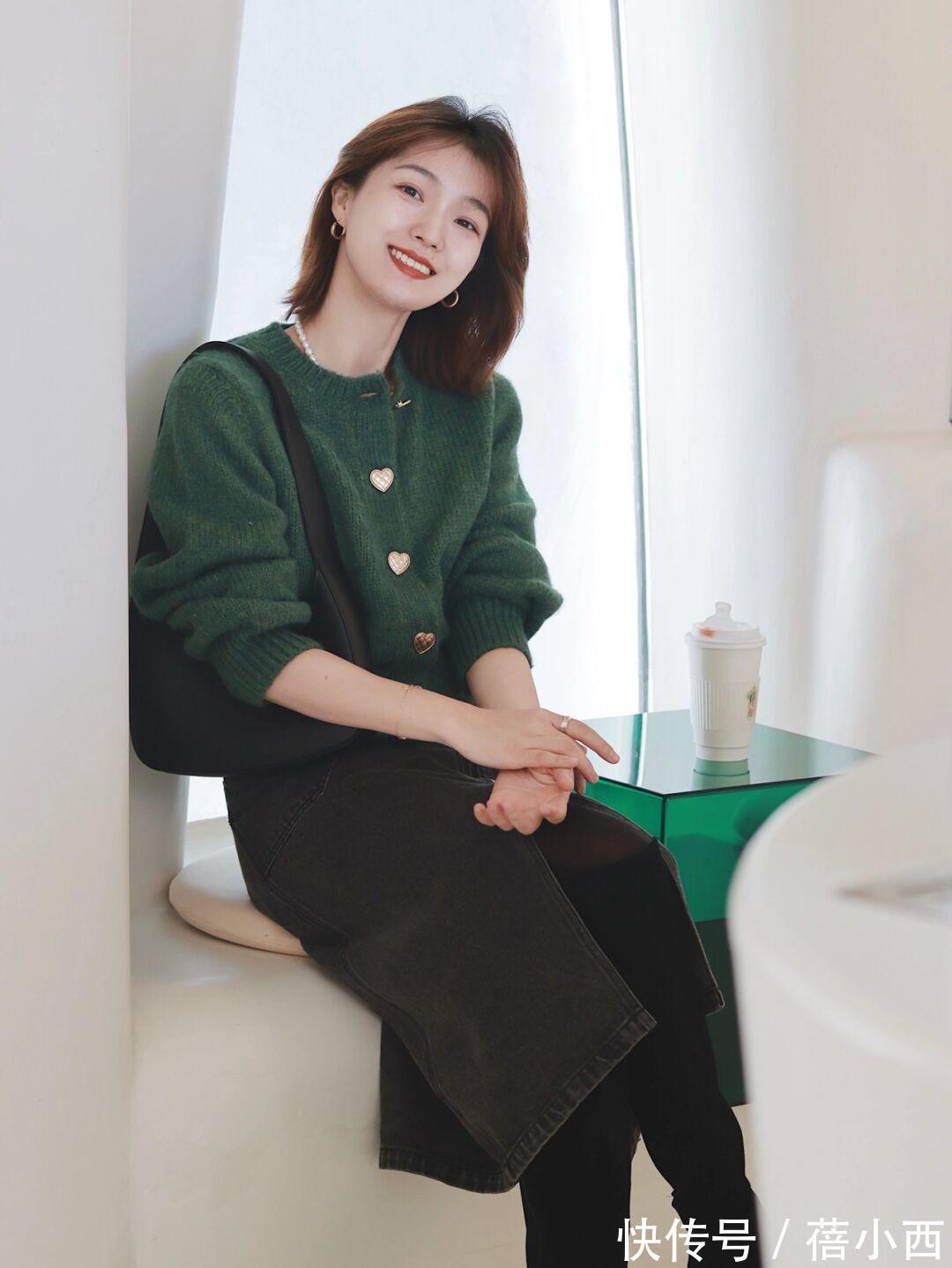 博主 不管你皮肤白不白,今年要买毛衣就买“绿色”,提气质又显档次