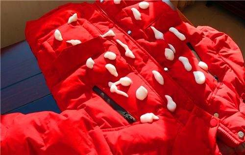 水洗过的羽绒服羽绒总是成坨？学会一招，5分钟羽绒蓬松起来