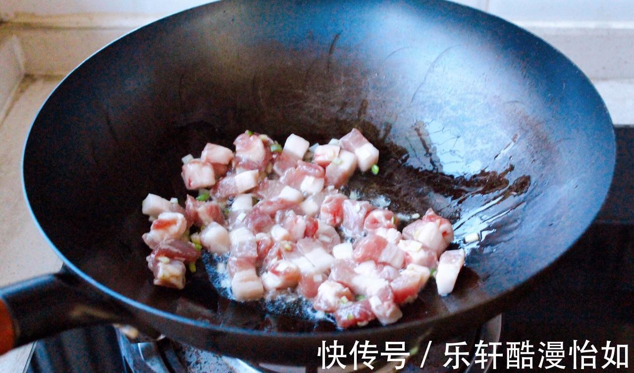 蒜香茄丁炸酱面|蒜香茄丁炸酱面，做法简单，鲜香美味