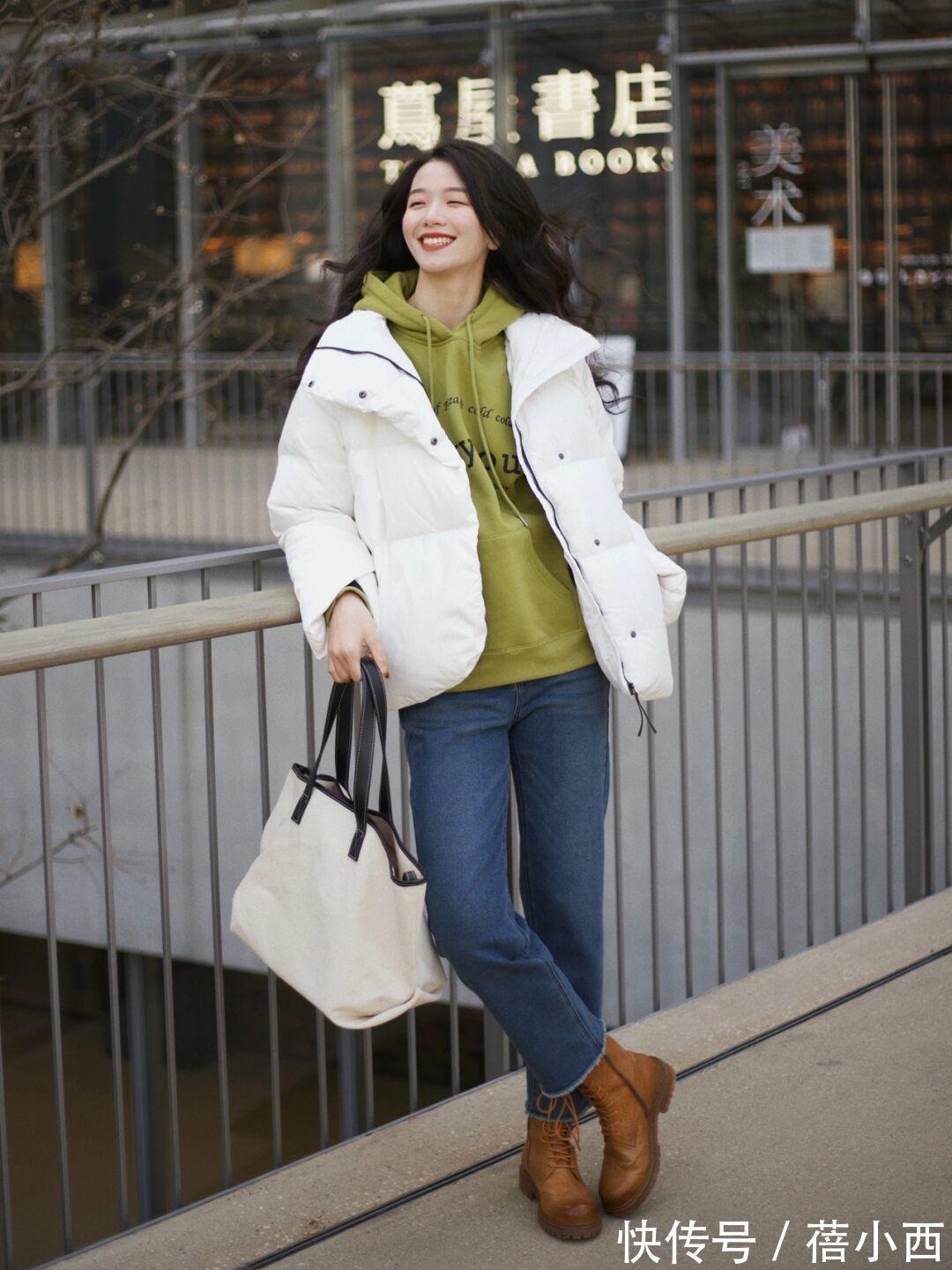 毛衣 如何将基础款羽绒服穿出时尚感?这几点搭配小技巧,越早知道越好