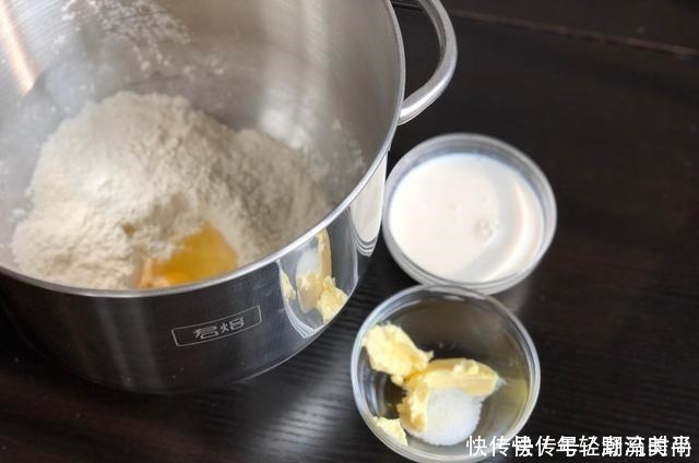 这面包跟棉花一样软,植物油做椰蓉酱竟比黄油还好吃,配方全赠送