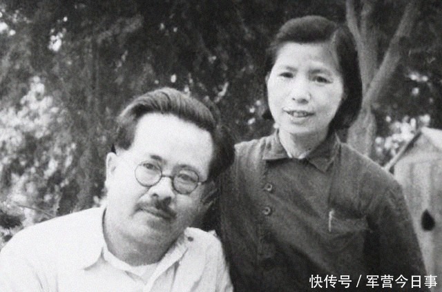 部队|18岁是红军师政委，1955年被授予少将，他气得撕下自己肩章