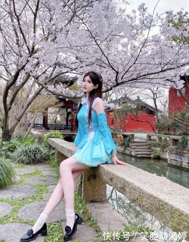 大魔王|斗罗大陆:一人COS四名角色,千仞雪性感傲娇,小舞清纯可人