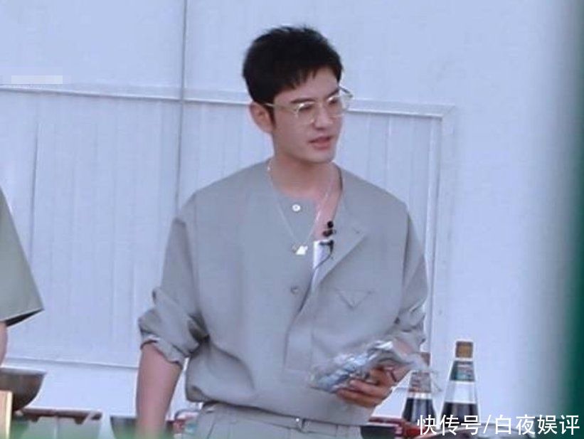 楊穎|黃曉明暗搓搓秀恩愛，深夜更博曬美食，菜品跟餐具成焦點