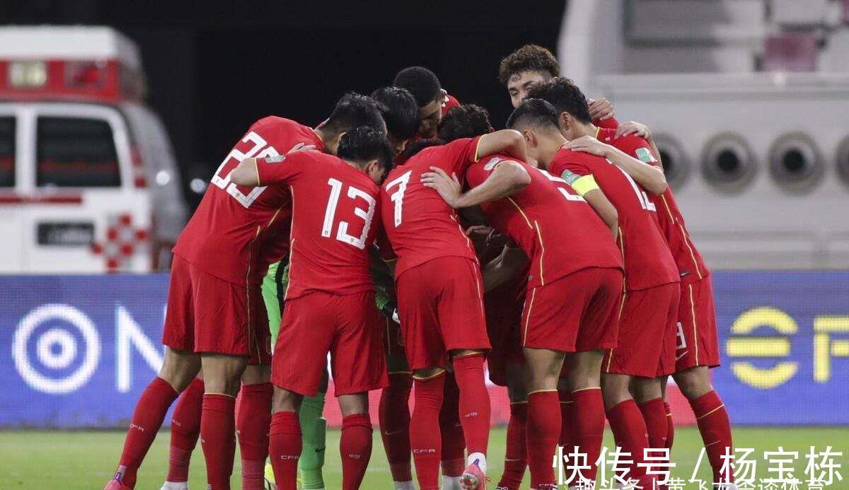 球迷|我们不要再抱怨国足球员表现差,日本球迷对他们的球员也不满意!