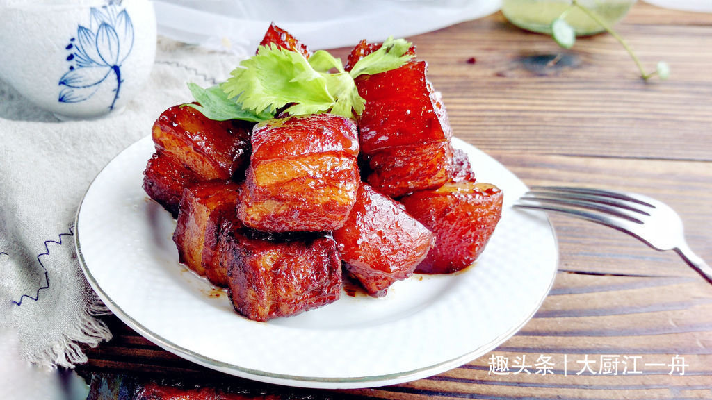 红烧肉其实不用炒糖色，教你快餐店做法，软烂入味，吃着还不腻