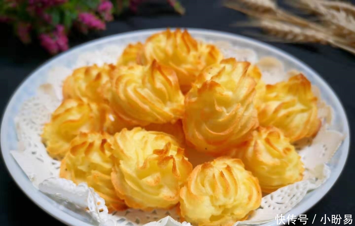 油炸|一个土豆,一个鸡蛋,做出的小吃,不油炸,外酥里嫩,孩子最爱!