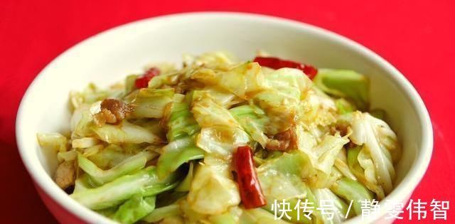 包菜不能直接放油炒，教你正确做法，包菜脆嫩入味，营养不流失