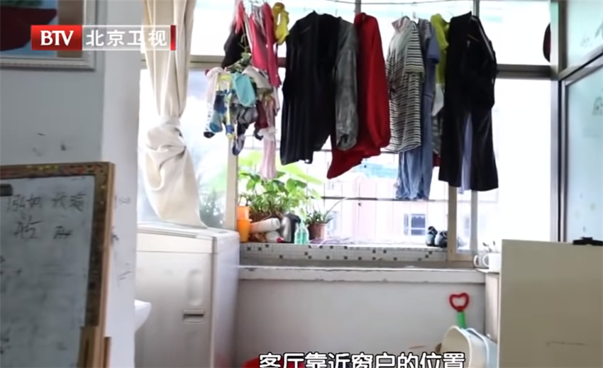 居室|广州一家5口挤51㎡老房,衣柜隔房间爷孙天天睡阳台这能行吗