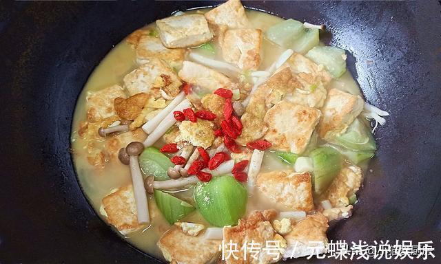 金黄色|5元钱做出的“丝瓜烧豆腐”，很适合热天吃，做法超级简单