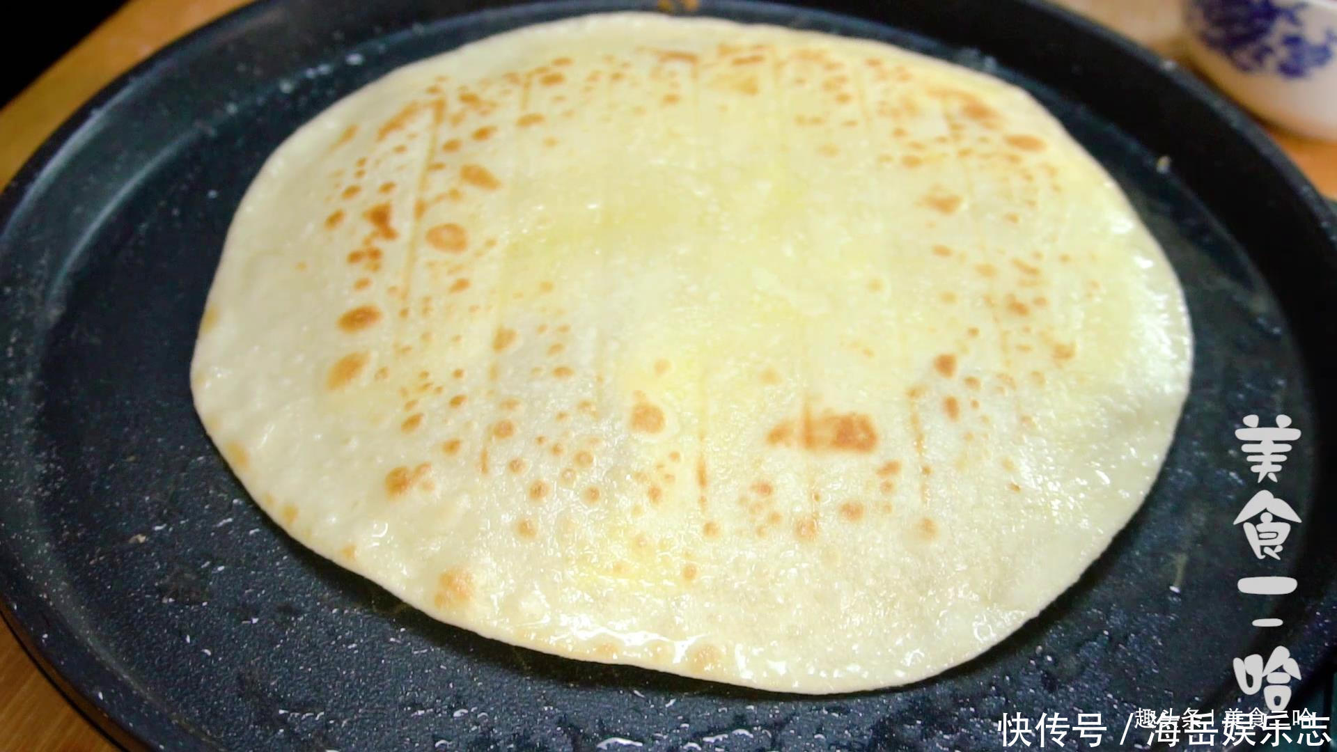 保鲜膜|鸡蛋灌饼最简单做法,到锅个个鼓大泡,1张饼1个蛋,烙出来真香