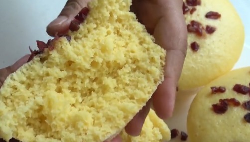 玉米面里加1袋牛奶，手不粘面，简单一做，比蛋糕面包还好吃