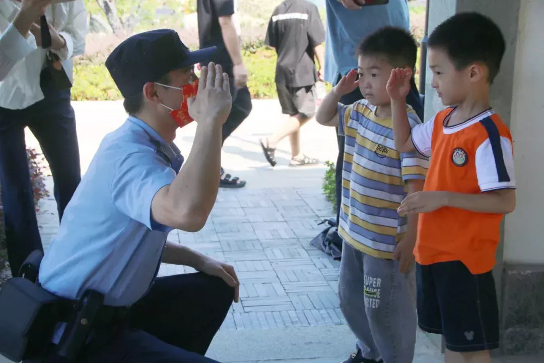 事主|当上警察后，我的第一个国庆节……