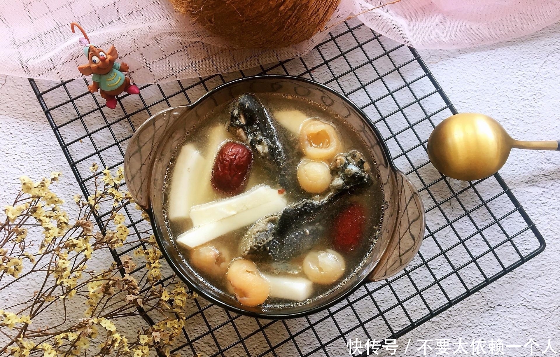 椰肉|夏天炎热,教你做营养又下火的鸡汤,钾含量足,连喝3碗才过瘾