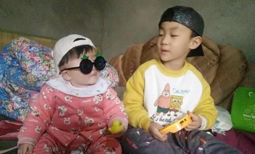 妹妹|二胎妹妹幼儿园大哭,大班哥哥来安慰,哥哥一个动作:生二胎值得