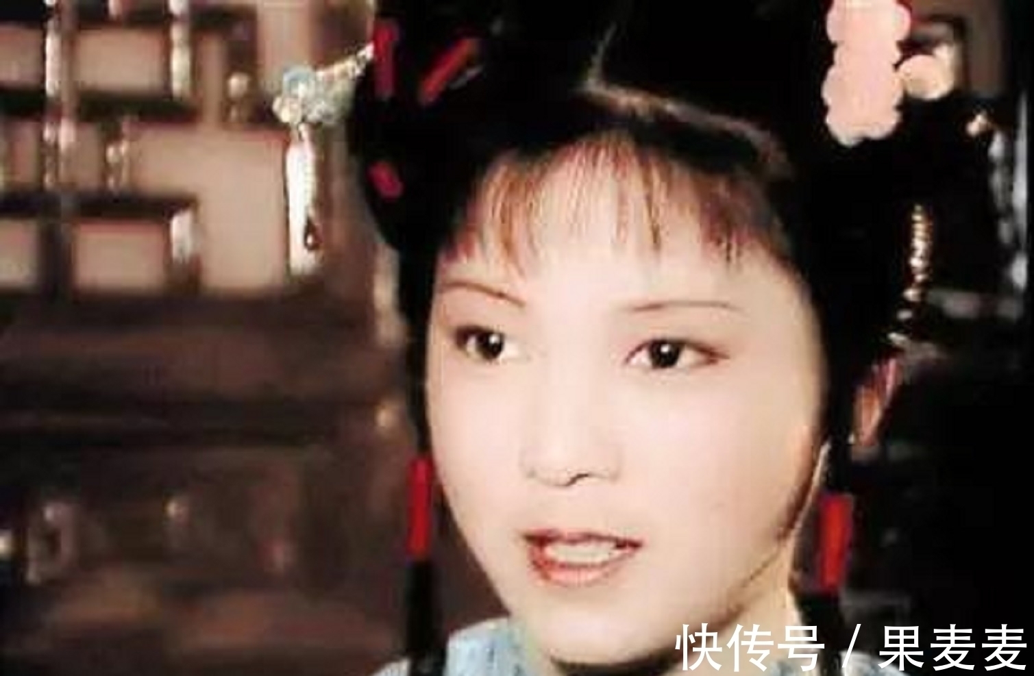 元宵节@贾母历来宽容，为何在元宵节公开拿袭人开刀？她在敲打另一个人