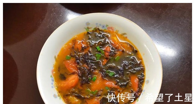 朋友|一家三口的假期晚餐,四菜一汤,简单不将就,朋友真会享受!