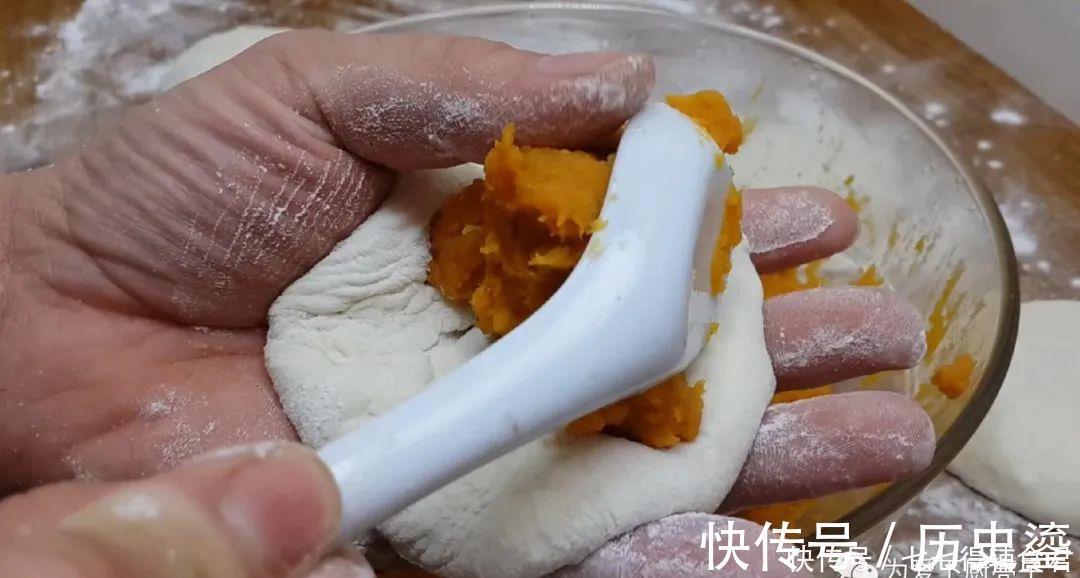 红薯馅饼|红薯别只会烤着吃了，锅里蒸一蒸，个个松软香甜，想吃都买不到