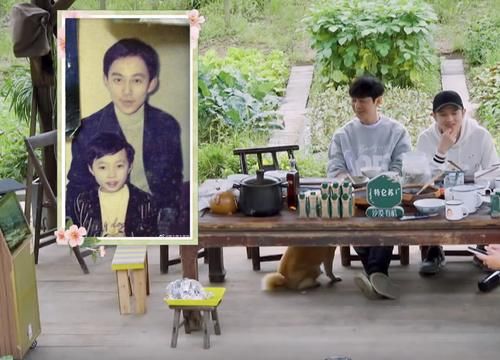 张艺兴|张艺兴资源这么好？六岁参加《快本》与何炅合影，还是艺术节常客