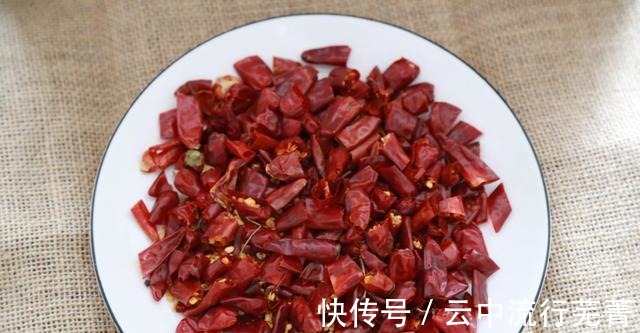 辣子鸡|家庭版辣子鸡丁,麻辣过瘾,低脂又解馋,好吃到舔手指!