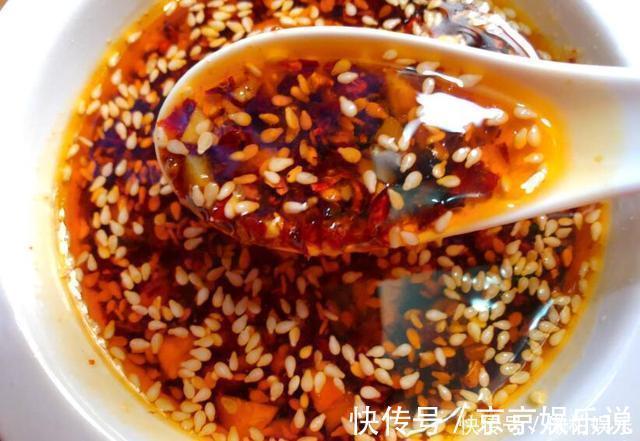 饭店|饭店里的“辣椒油”为什么那么香,多加3样,拌什么都好吃!