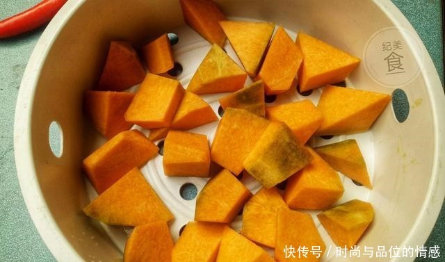 一道南瓜饼,解决了家里吃不完的南瓜,隔三差五来一餐,真好吃