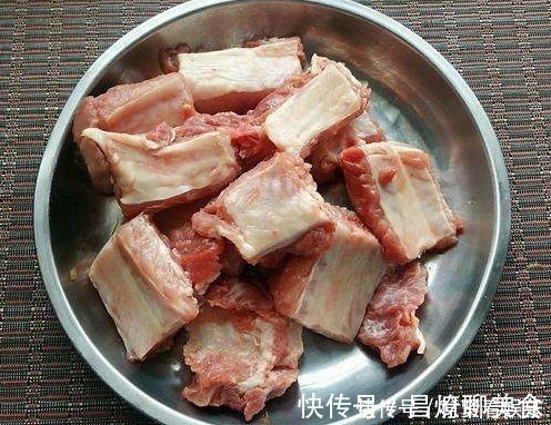 清炖排骨，排骨不能直接焯水，否则排骨塞牙腥味大，这么做才好吃