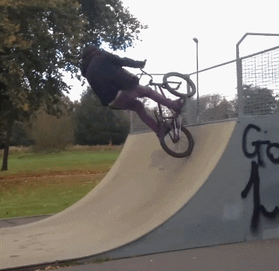 |搞笑GIF: 你可能永远不知道 长发女孩脸到底能有多大