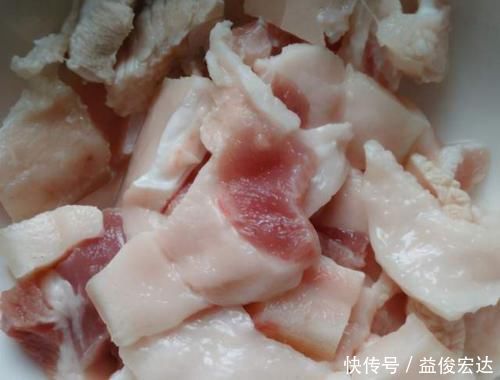 饭店|辣椒炒肉时,有人先炒辣椒有人先炒肉,教你饭店的做法,鲜嫩不腻