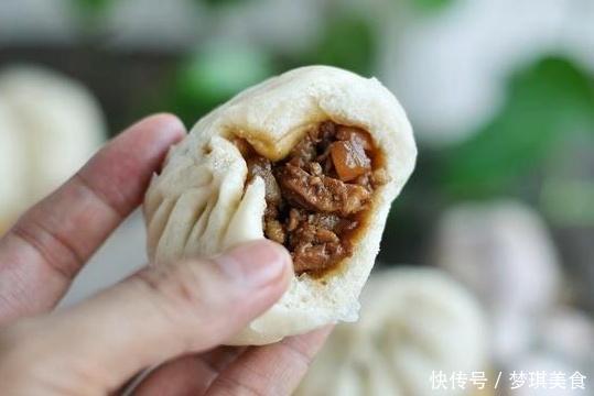 奶奶蒸的包子,一口气吃5个,比“狗不理”还香!亮点在于肉馅