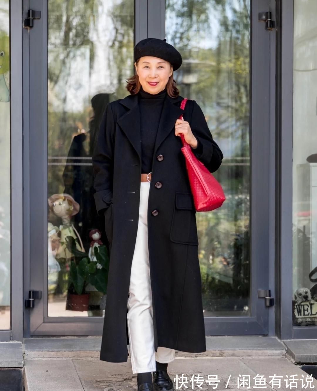 高级 有“烟火气”的黑色大衣穿搭,优雅又高级,普通中年人穿也体面