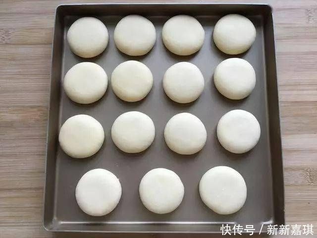 孩子|这种饼不加一滴水,吃在嘴里满口香,出锅后孩子都抢着吃!