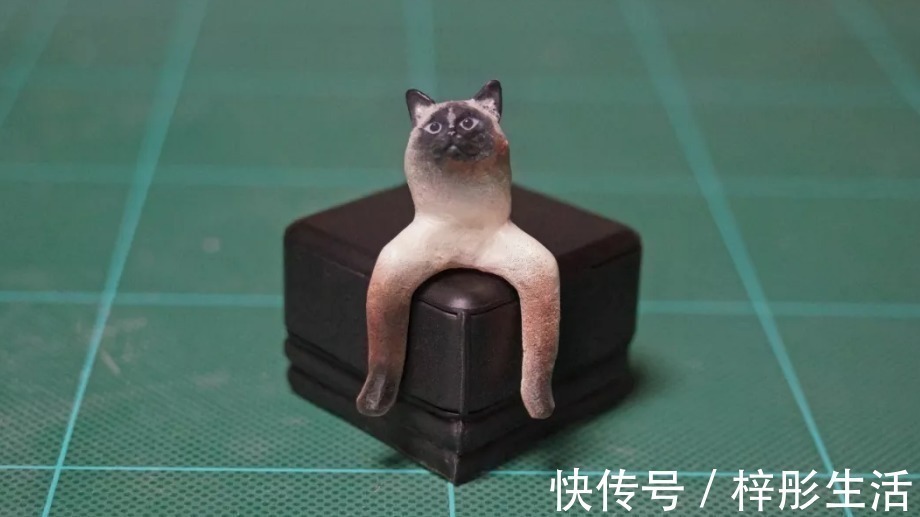 我是谁|他用手工雕塑高度还原魔性动物表情包,这画风也太搞笑了吧!