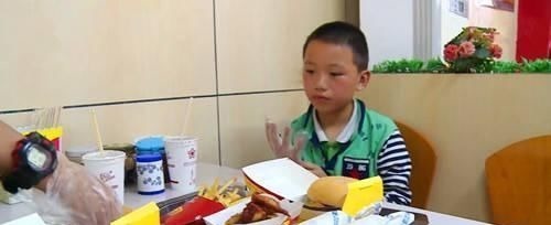 早餐|医生告诫家长再没时间,4种早饭也别让孩子碰,积食不发育