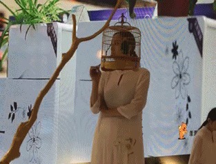 |搞笑GIF:是谁说喜欢苗条的妹子 你们看看这位美女怎么样?