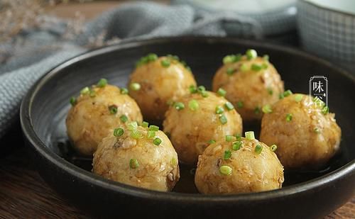  白萝卜|传统萝卜丸子大都是炸的，一点儿都不油腻，鲜香劲道，好吃又营养