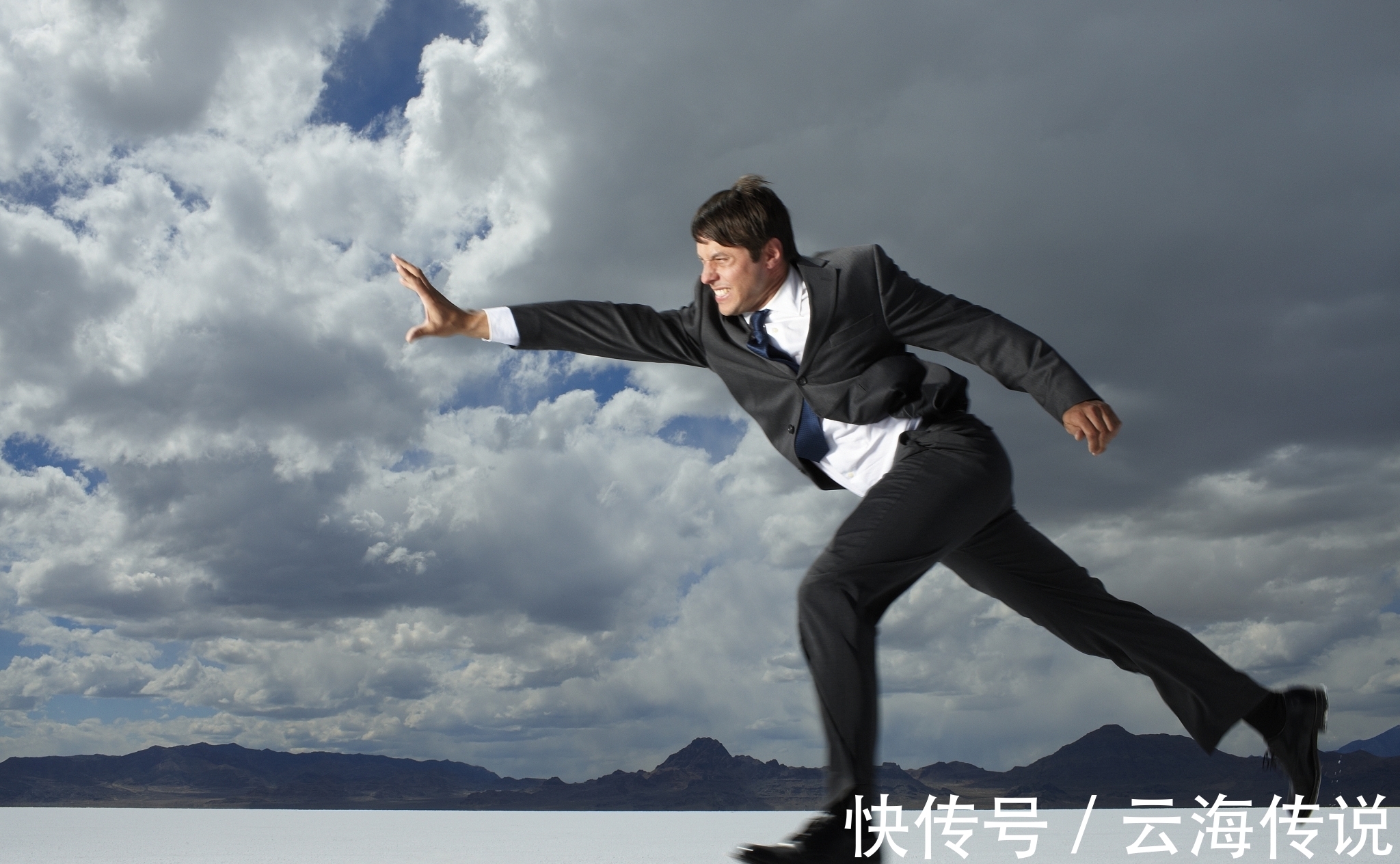 万通&为什么说普通人要靠这三样来翻身?读冯仑《扛住就是本事》有感