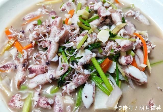 朋友聚餐，5个人点了10道菜花了350元，都说太值了