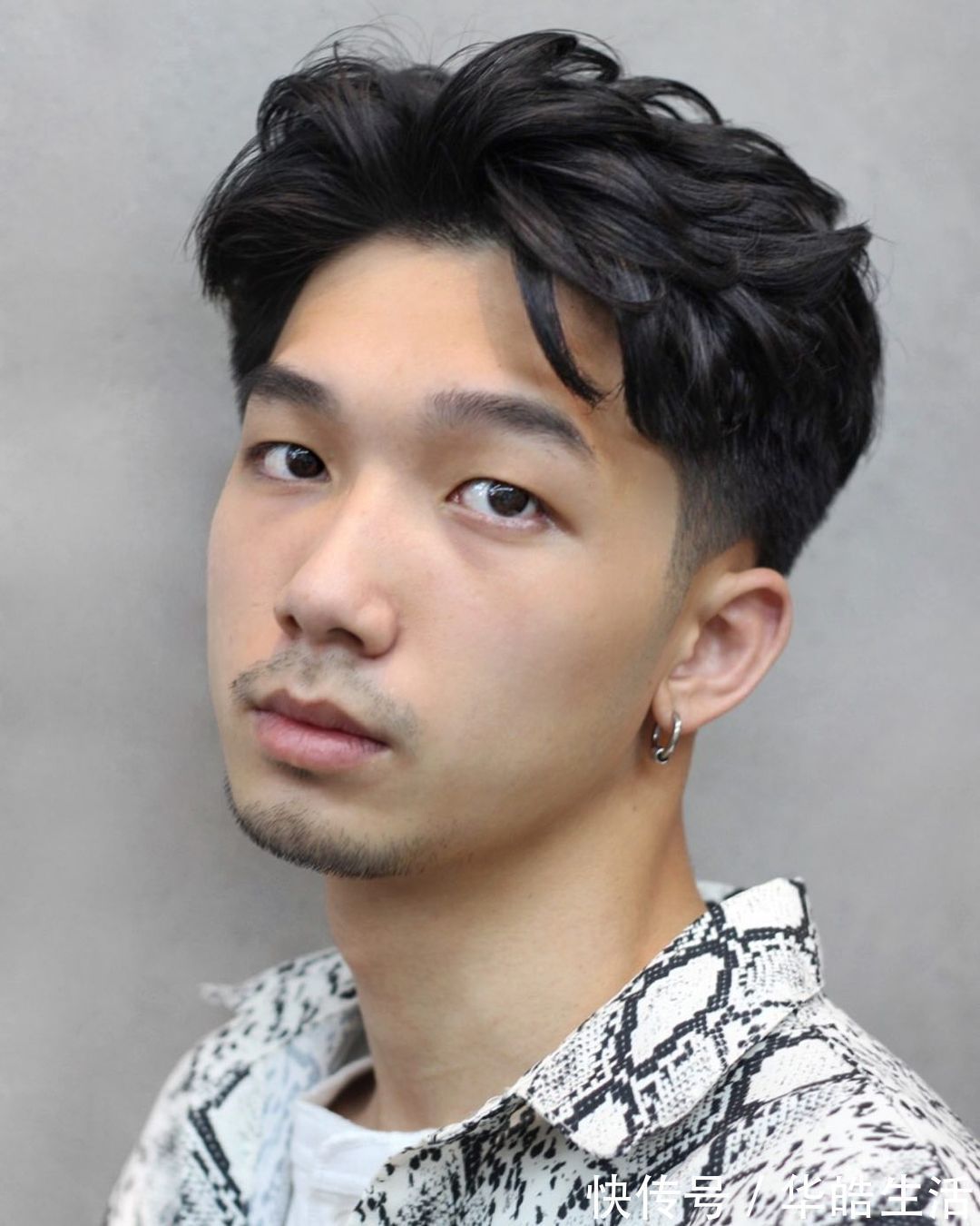 帅气|男生别剪“精神小伙”发型了,今夏试试这5个造型,时髦又显帅气