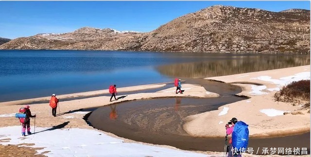 “稻城古冰帽”，梦幻雪山中的沙滩海子