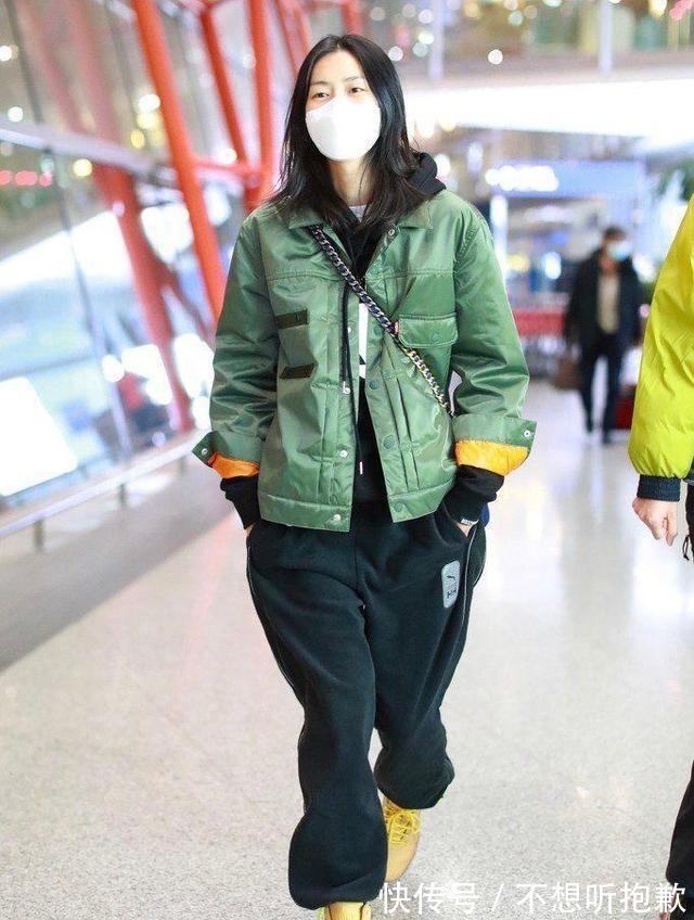 卫衣 刘雯又把卫衣穿火了,这么搭配保暖舒适又时髦,特适合秋冬季!