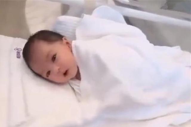 睫毛精|“最美新生儿”火了,颜值引众多人羡慕,网友:我愿意等她长大