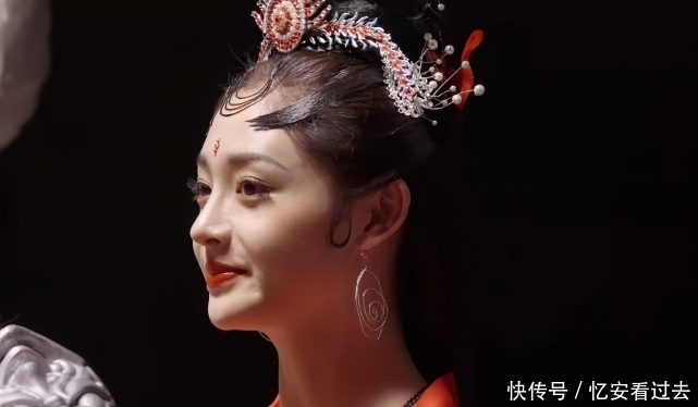 不老女神|周洁琼上演最美“蜘蛛精”，当灯光暗下的那一刻，她的真容暴露了