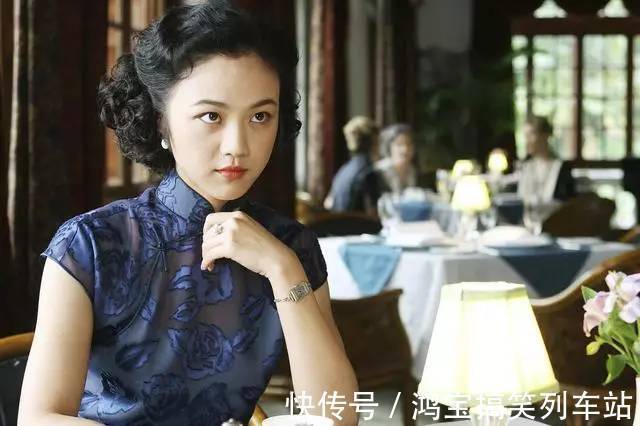 斜方肌 担心溜肩穿衣不好看?你得选这几件单品才能扬长避短,穿出时髦感