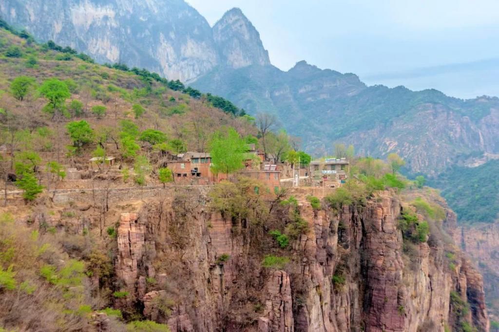 中国|中国最危险的村庄，“第一影视村”——郭亮村