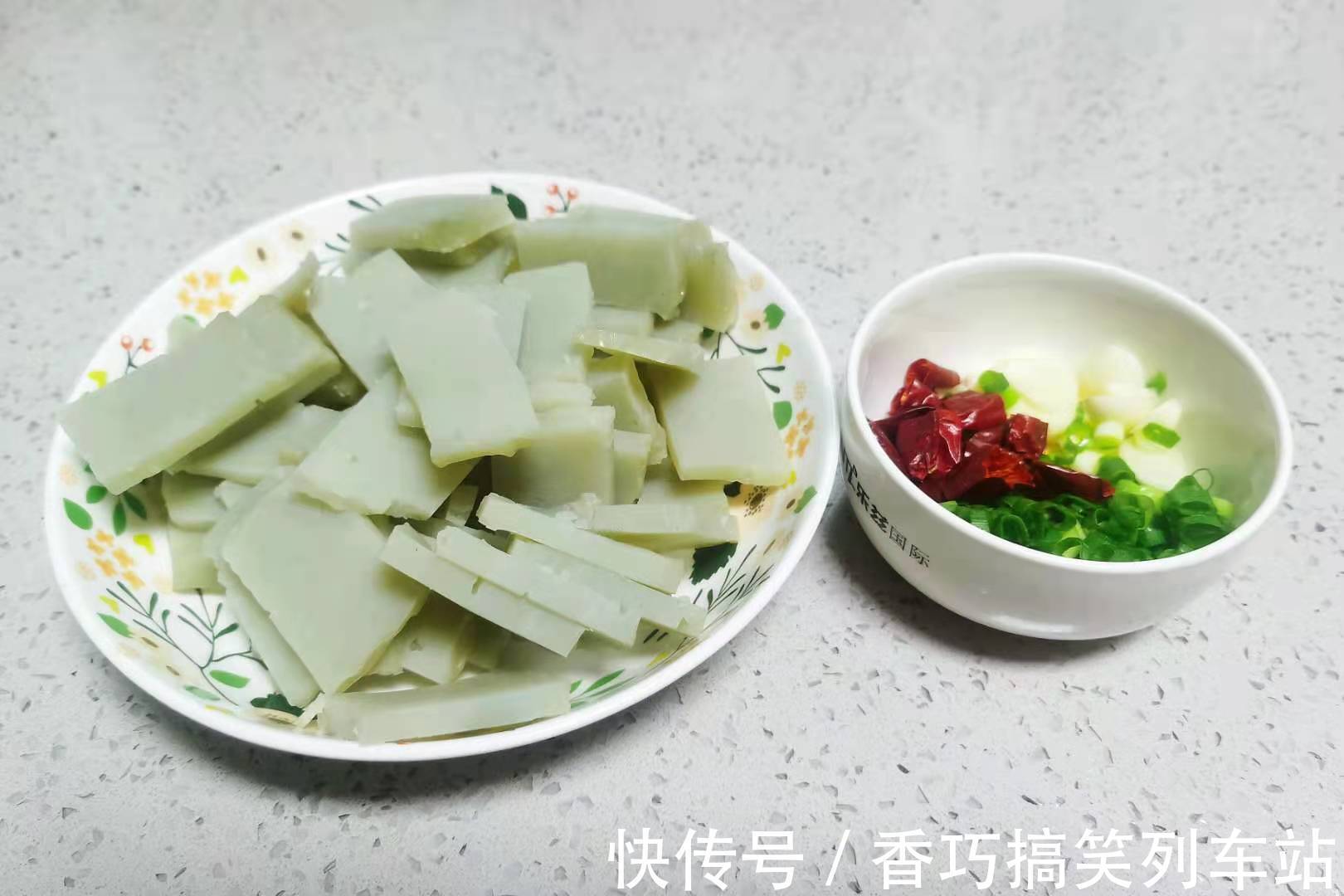 焖子|夏季,我常吃粉渣,买来不熬不蒸,上锅一煎一炒,香而不腻,解馋