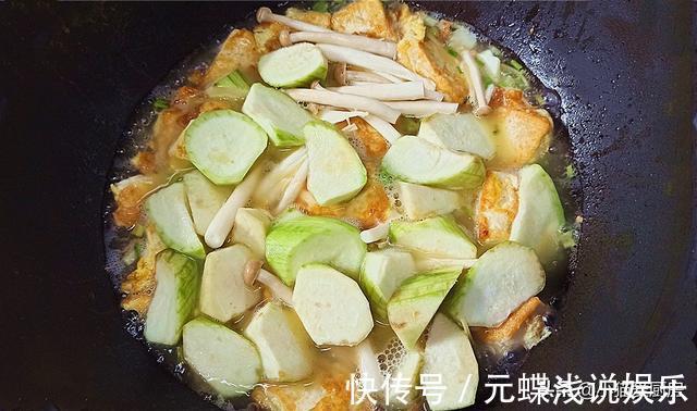 金黄色|5元钱做出的“丝瓜烧豆腐”，很适合热天吃，做法超级简单