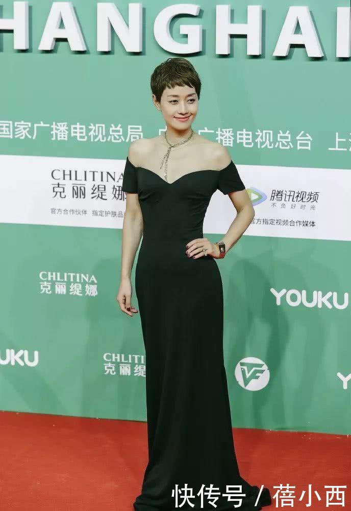 高跟鞋|“马伊琍”身材骨感不输超模,阿姨年纪穿抹胸套装,轻松美出圈